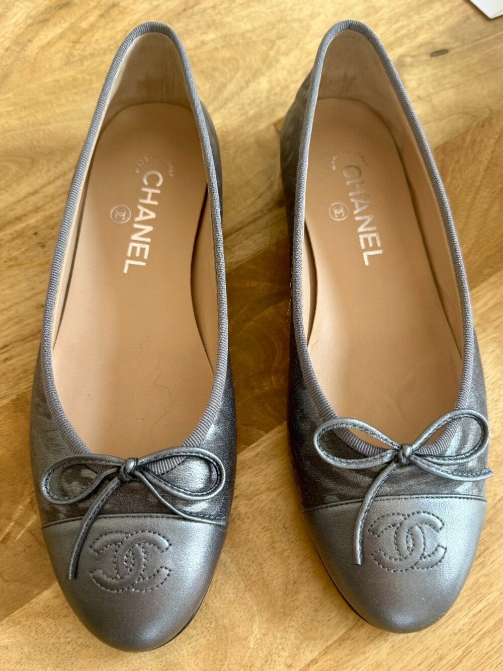 NEW Chanel Ballet Flats - size US8/ EU 38.5, GREY/SILVER